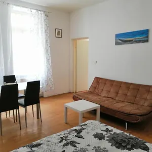 verificați disponibilitatea